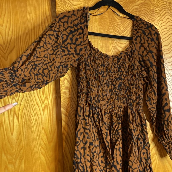 Modest Dress - Picture 3 of 7